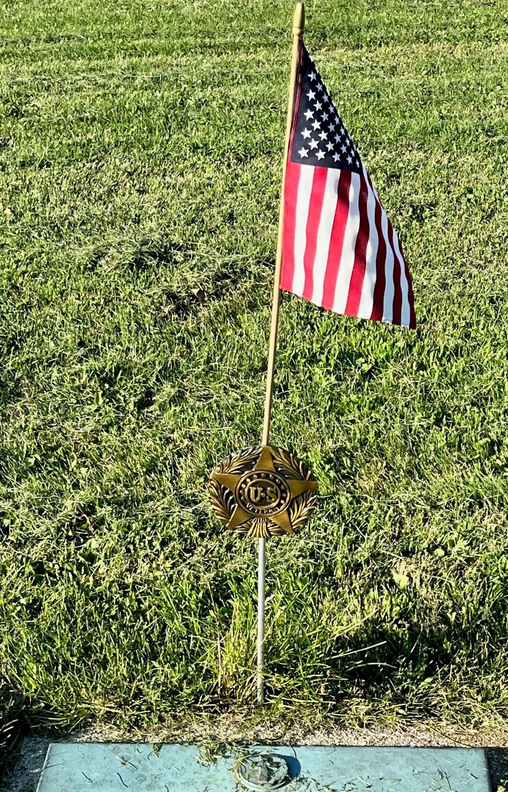 flag andgrave
                          marker